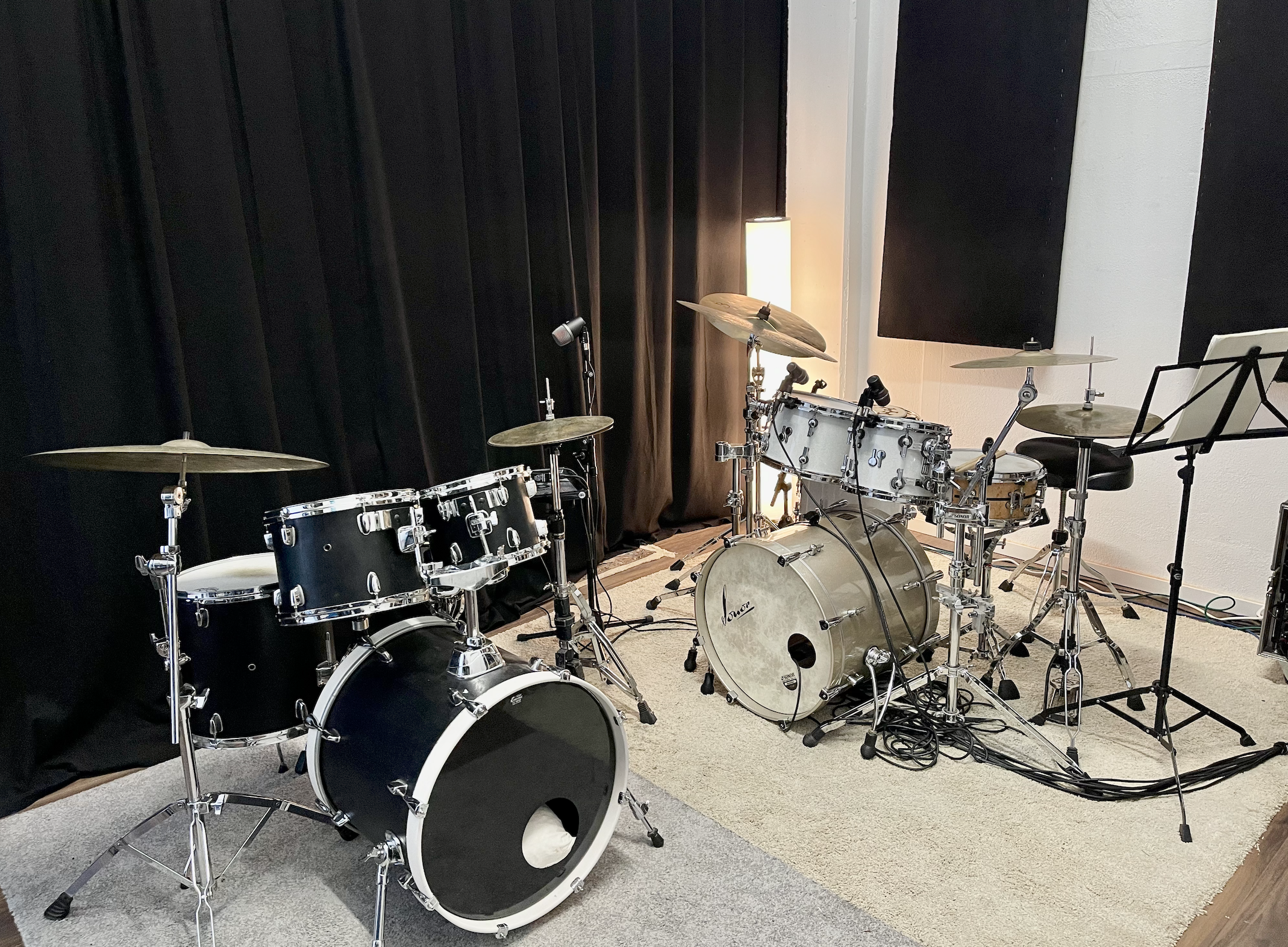 Unterrichtsraum in Remseck am Neckar mit zwei Drumsets